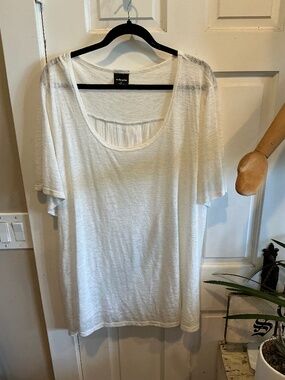 Wallpaper white flowy top!  Plus size 3x
